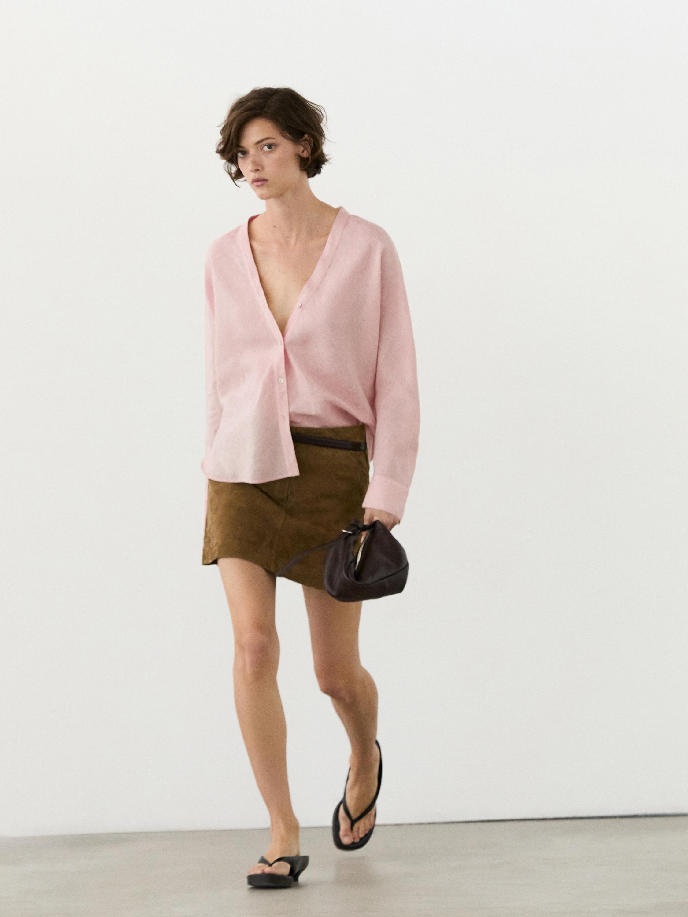 Lightweight 100% linen V-neck shirt